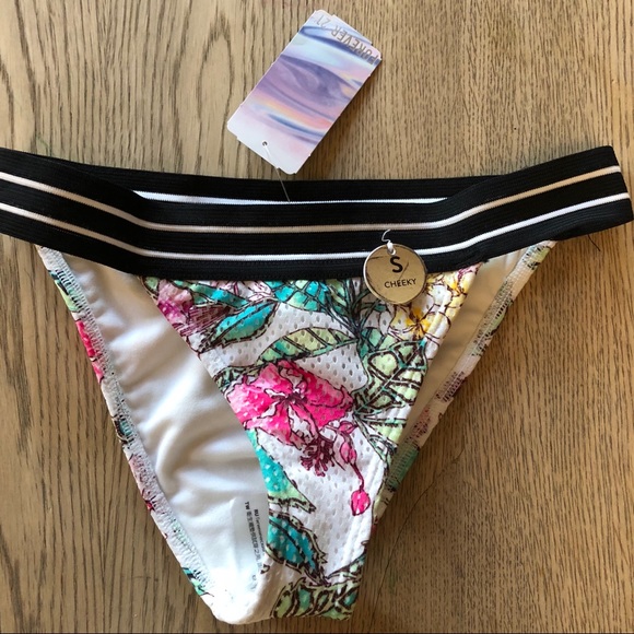 Forever 21 💕 floral bikini bottom - Picture 1 of 2